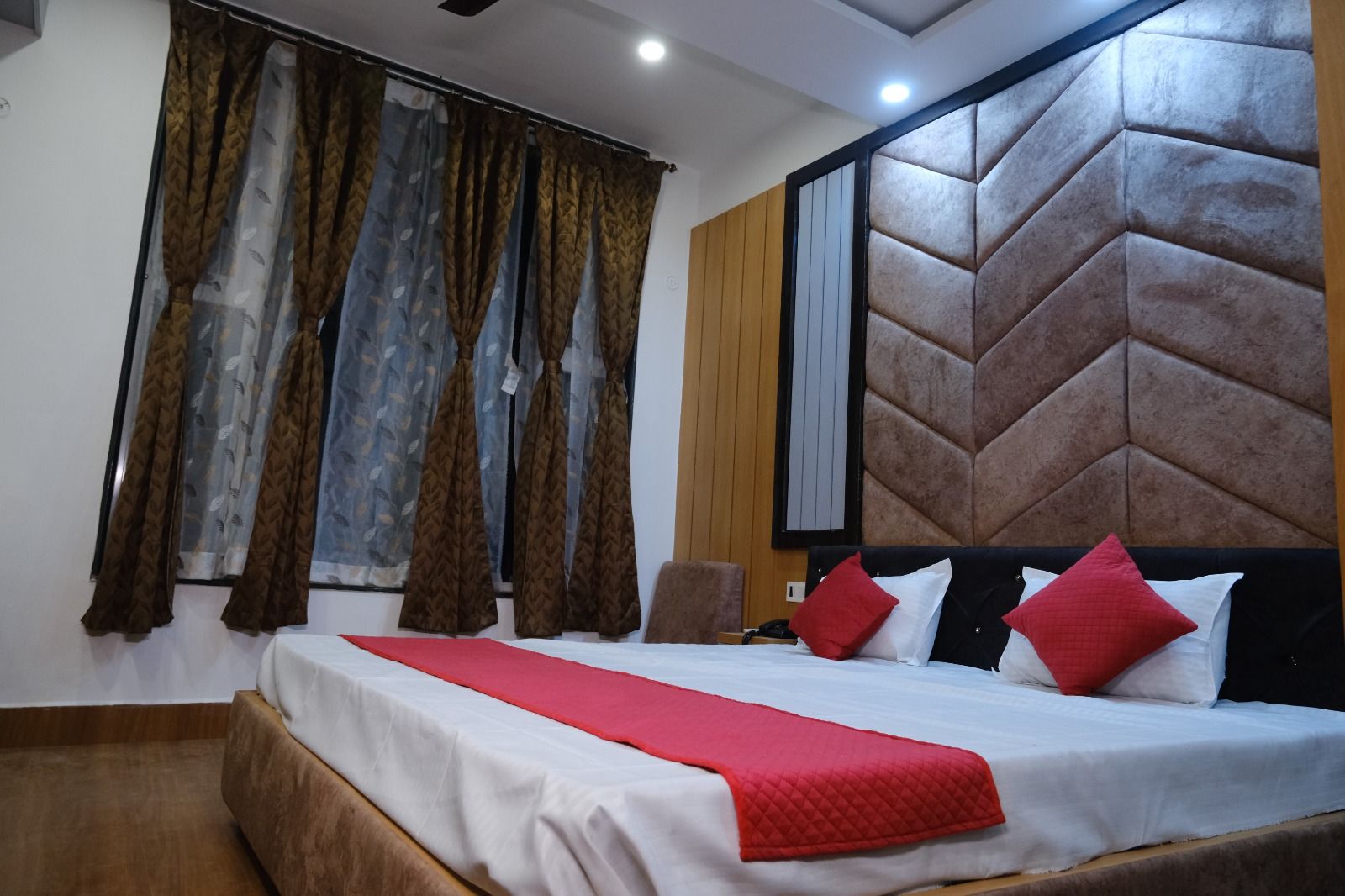 Hotel Golden Continental Premium Deluxe Double Bed  5