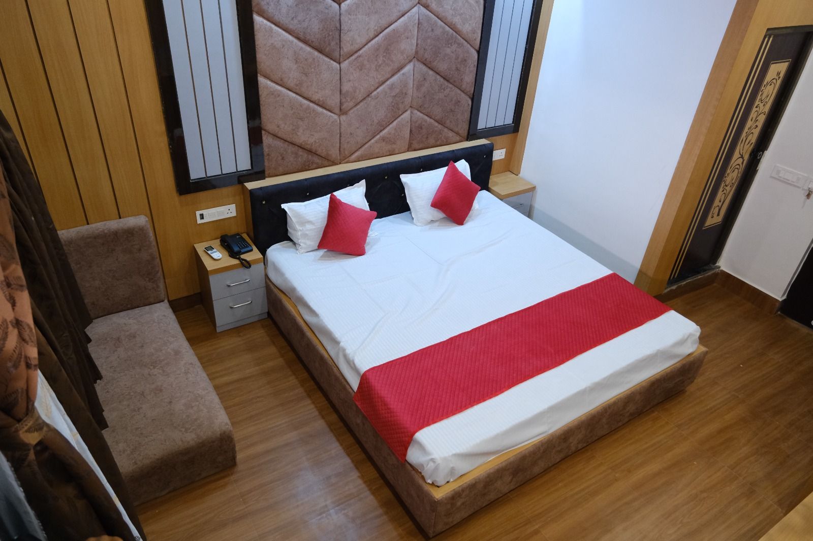 Hotel Golden Continental Premium Deluxe Double Bed  6
