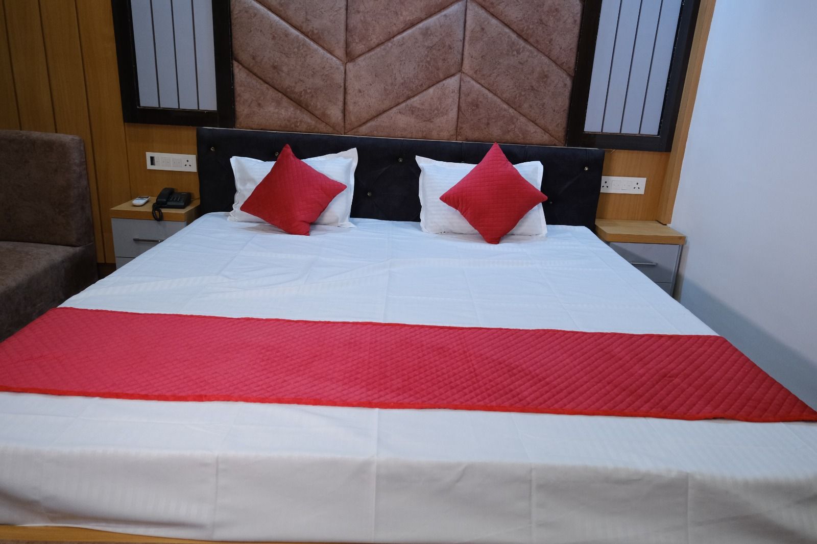 Hotel Golden Continental Premium Deluxe Double Bed  2
