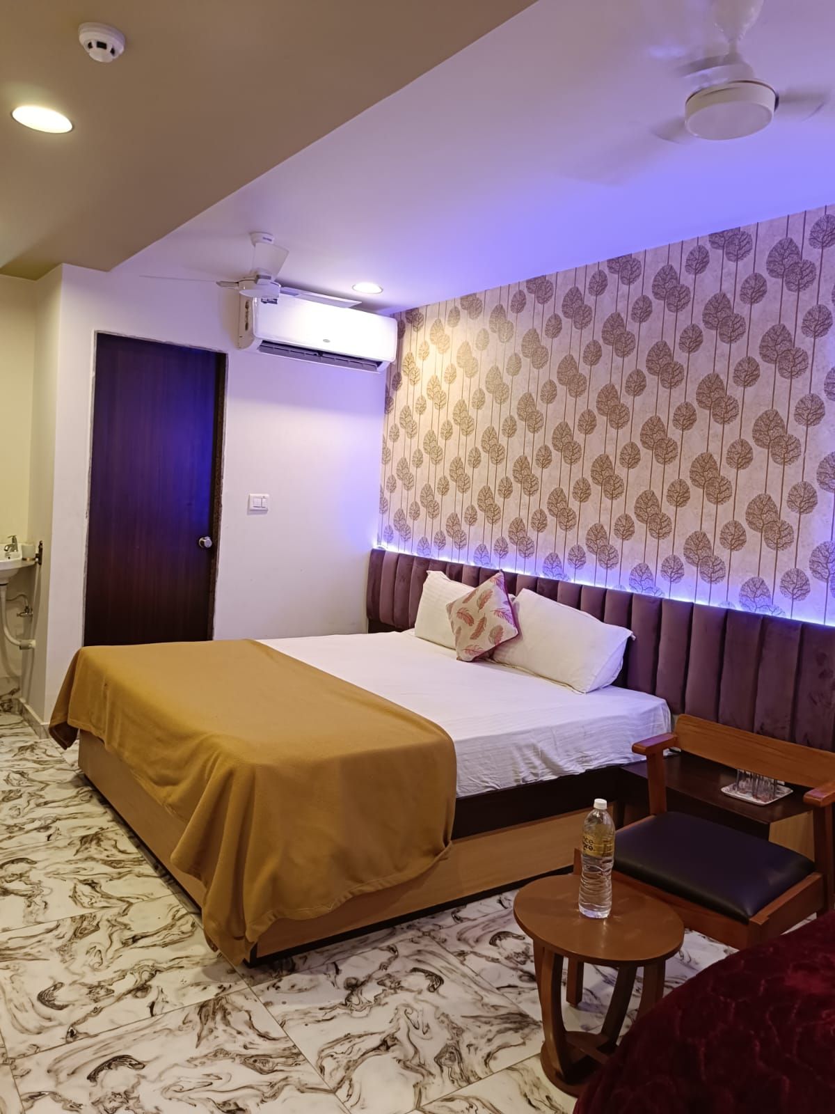Hotel Shaswat Inn Deluxe AC 4