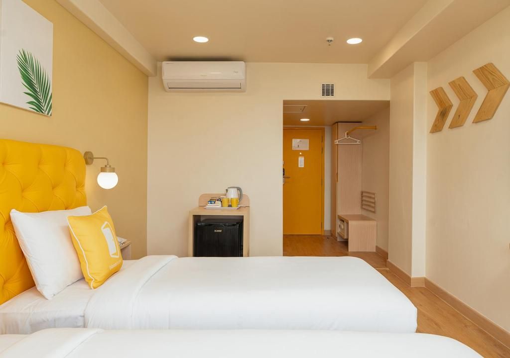 Bloom Hotel SG Highway Standard King 3