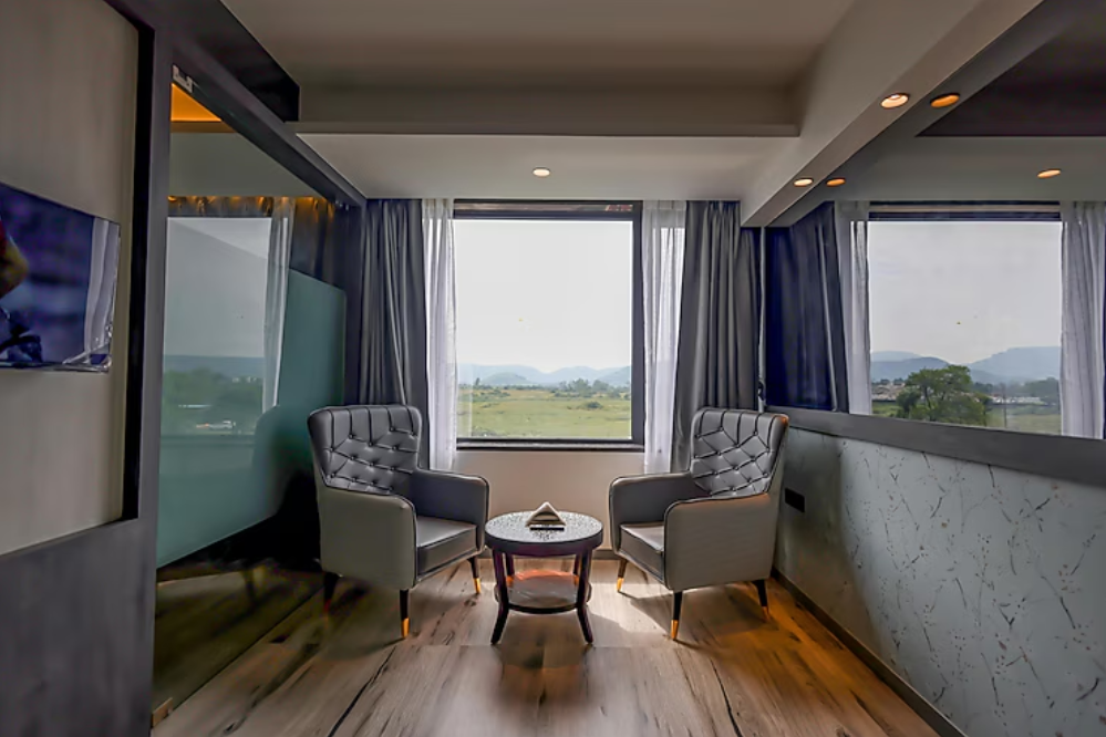 Suite Room With Bathtub