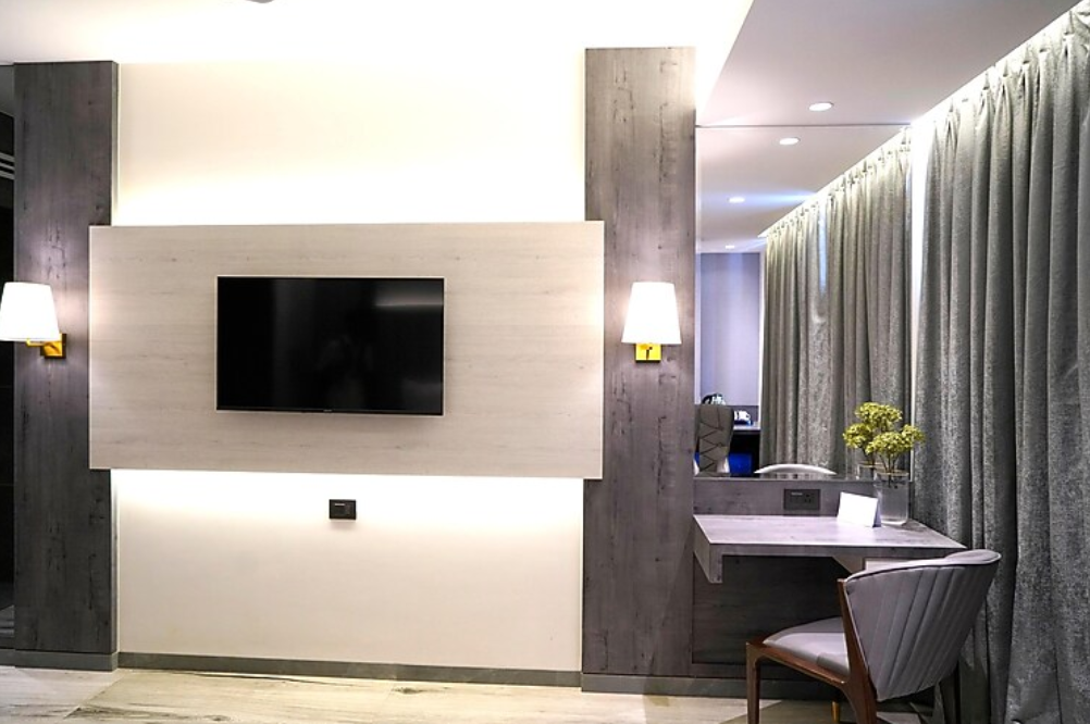 Suite Room With Bathtub