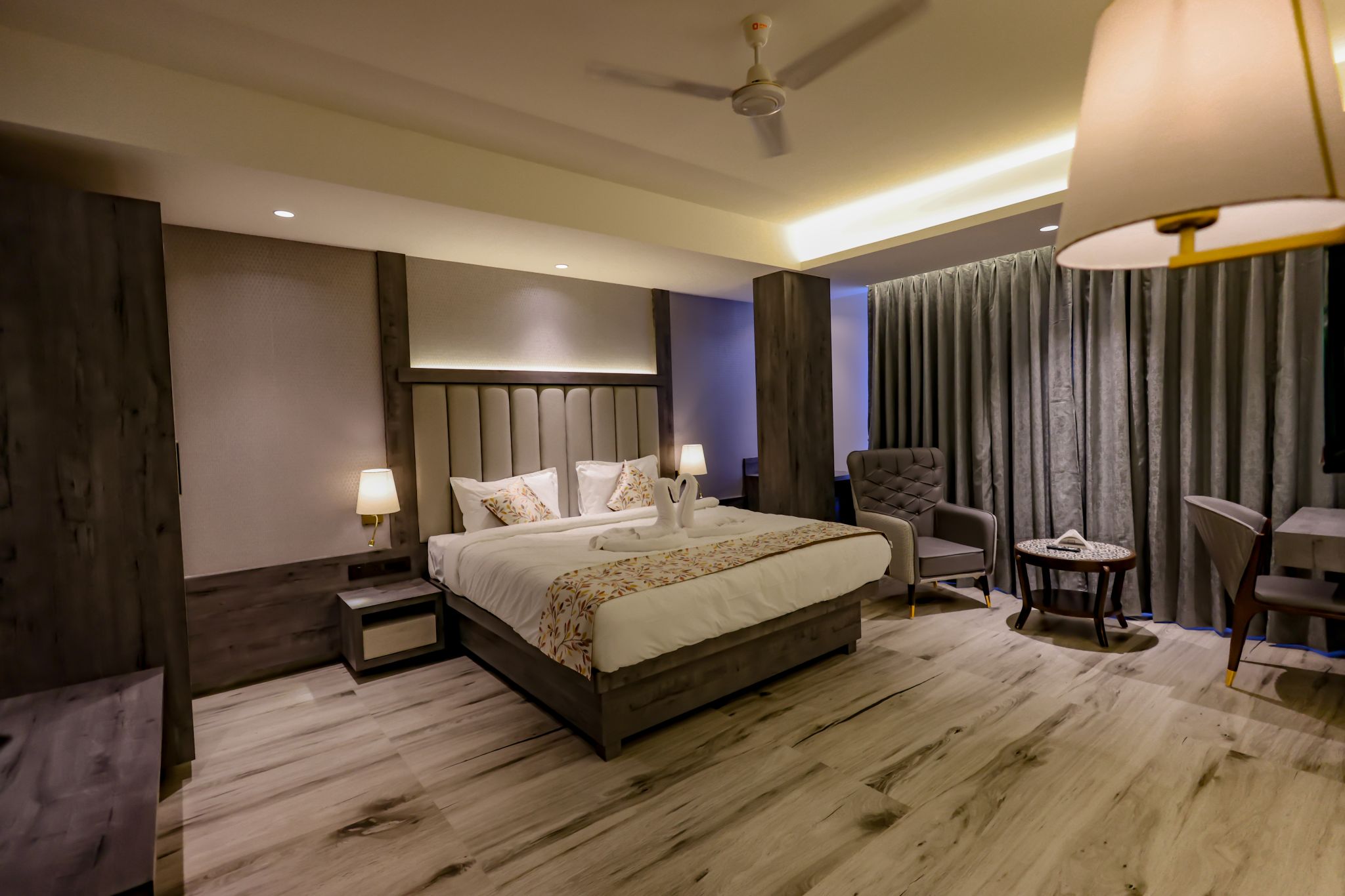 Executive Room with Bathtub- Hill View