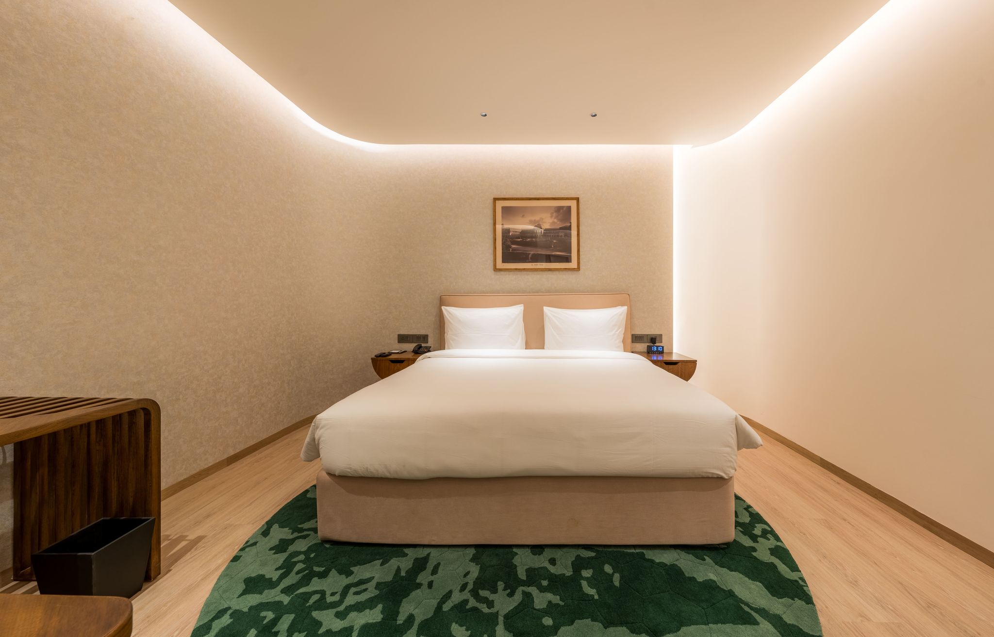 Deluxe - Room with Breakfast - 8 Hours Package