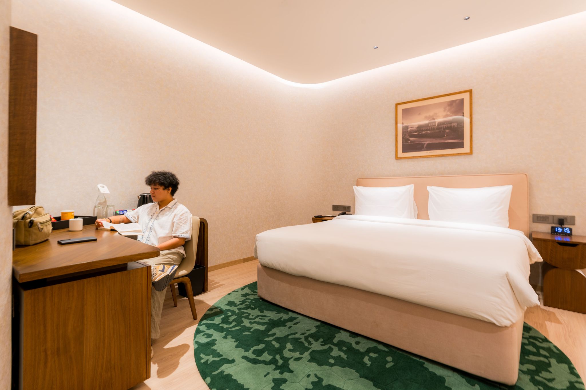 Deluxe - Room with Breakfast - 8 Hours Package