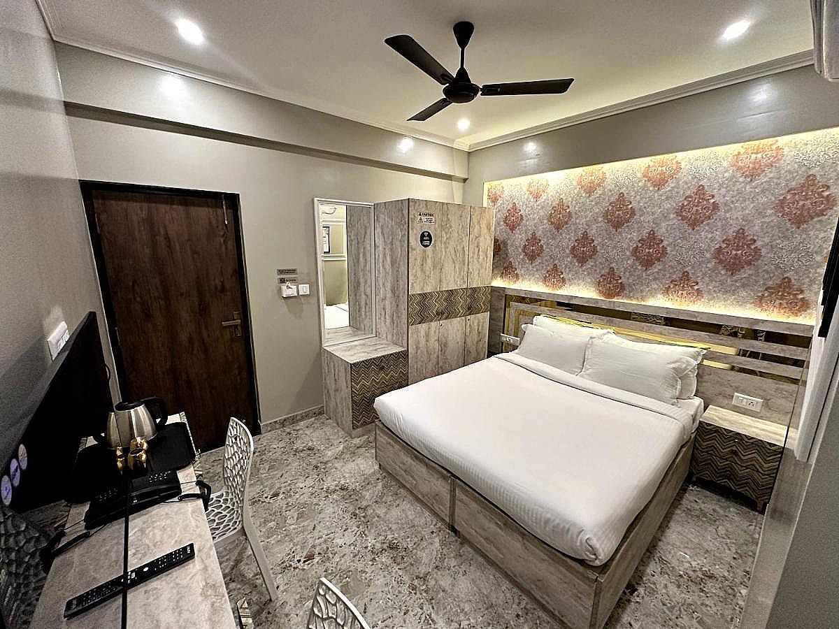 LG Signature Suites Kalyan Nagar Standard Double Room 2