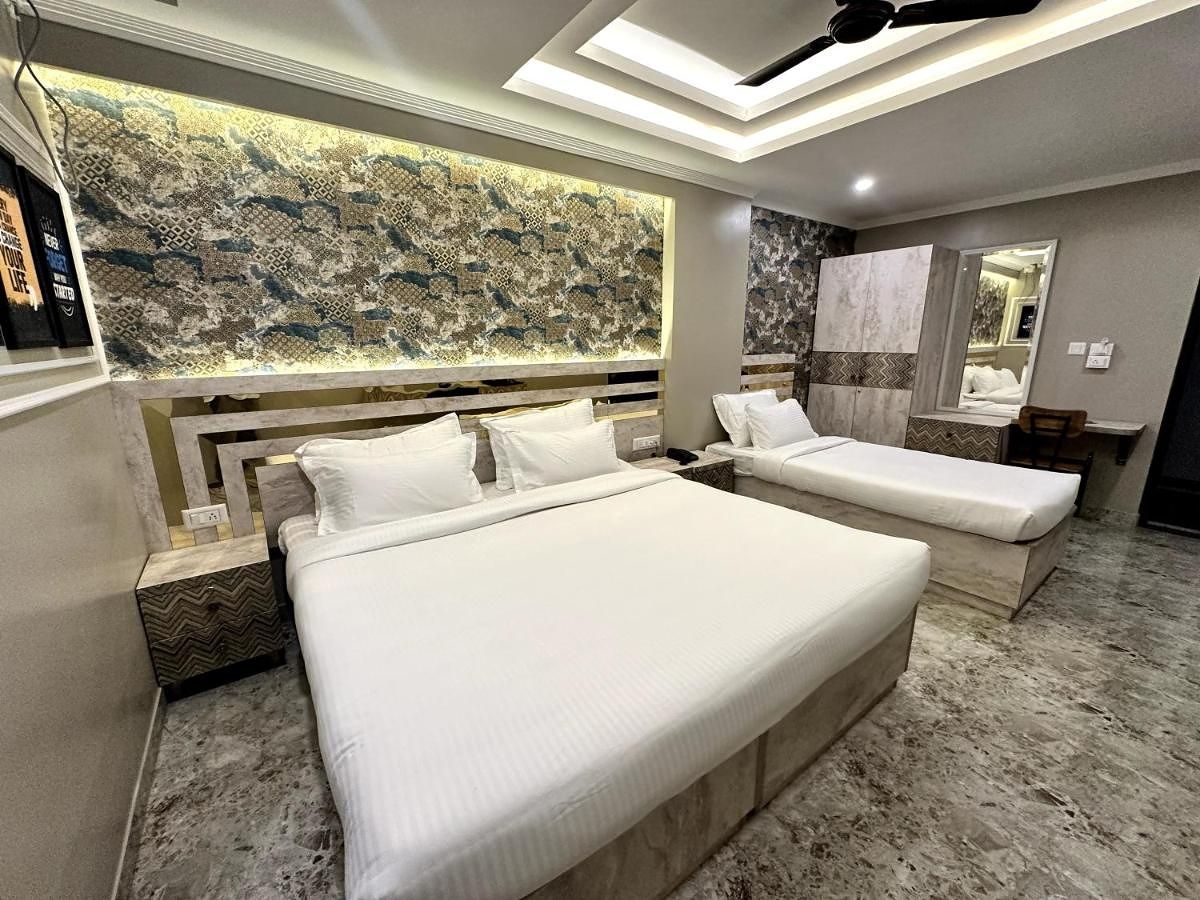 Superior King Triple Room With Balcony