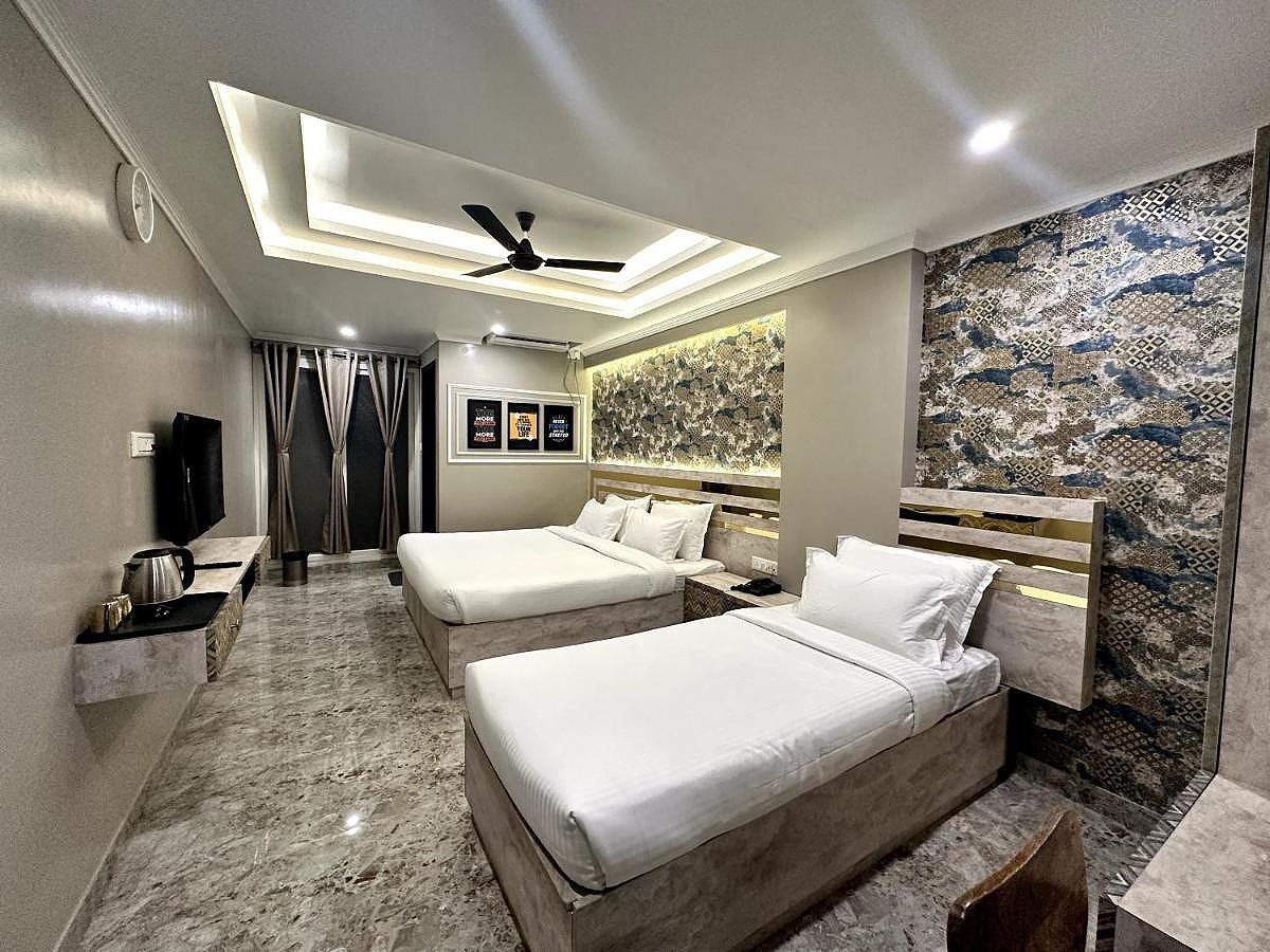 Superior King Triple Room With Balcony