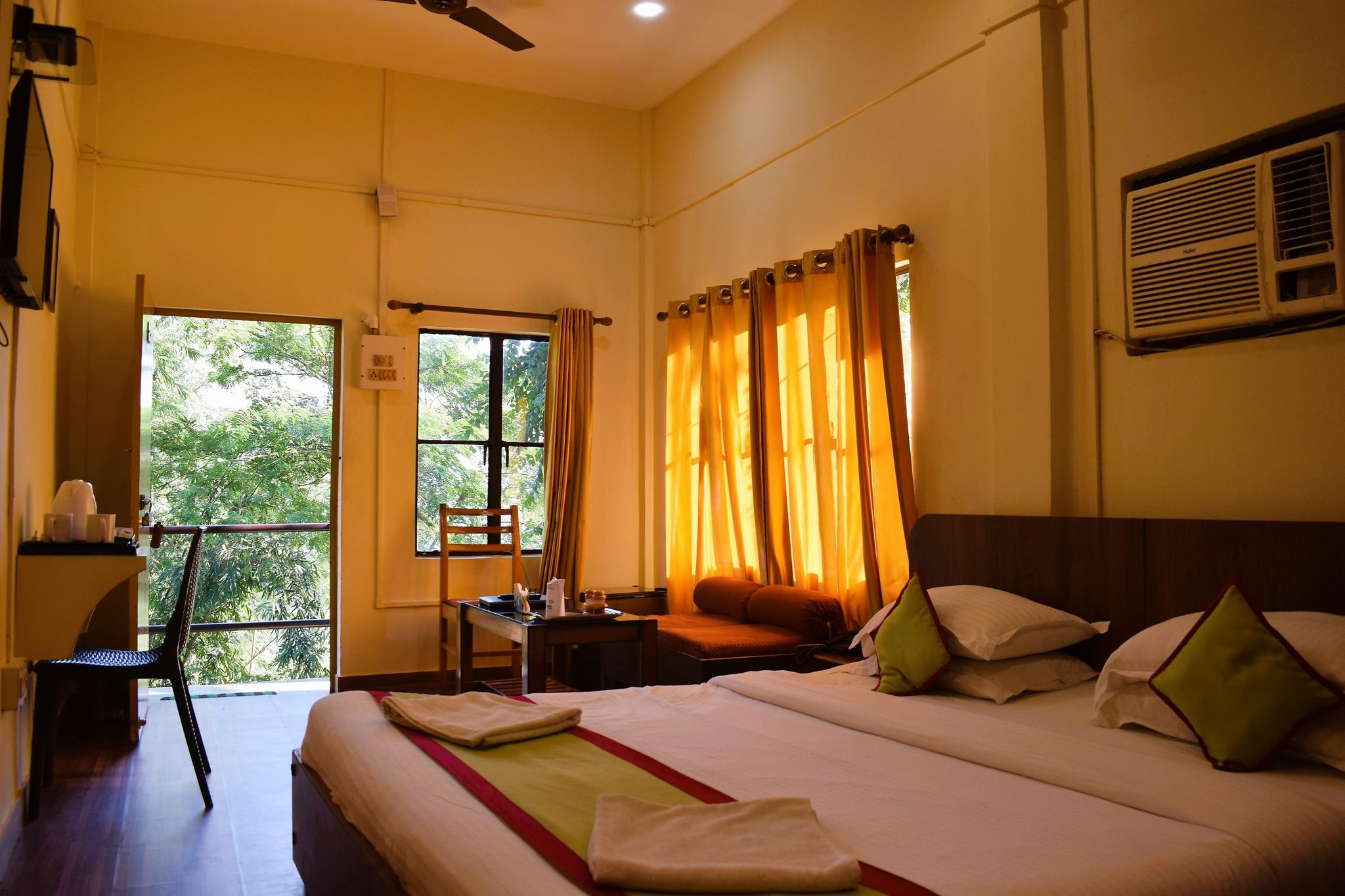 BRAHMAPUTRA JUNGLE RESORT RCC Deluxe AC Room 3
