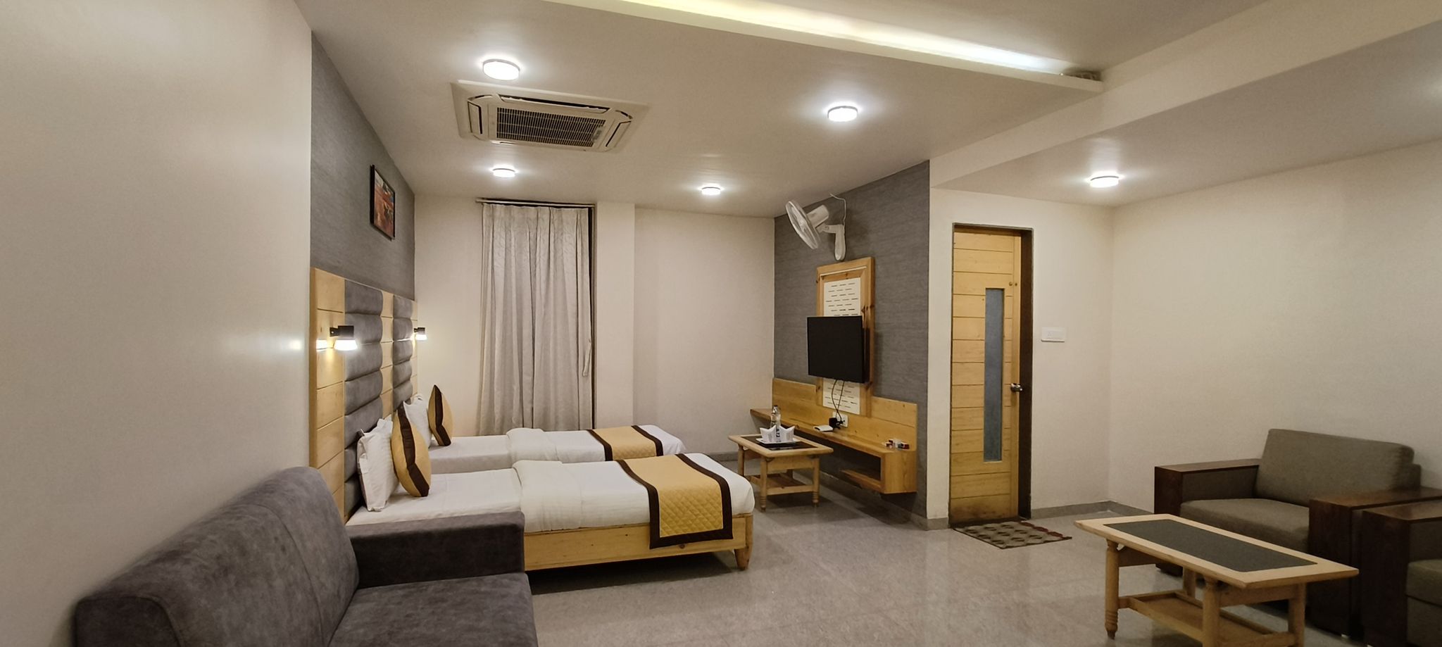 HOTEL DARSHAN INN Deluxe AC Room 18
