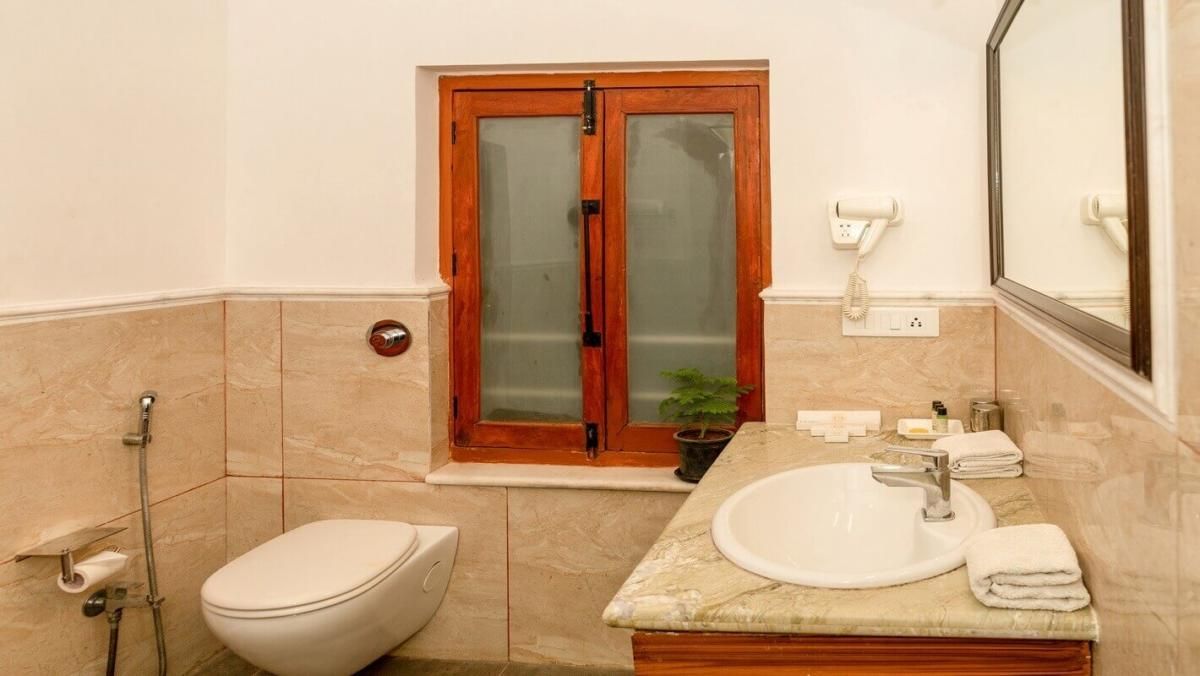 Indra Niwas Lake View Boutique Hotel Deluxe Room  11