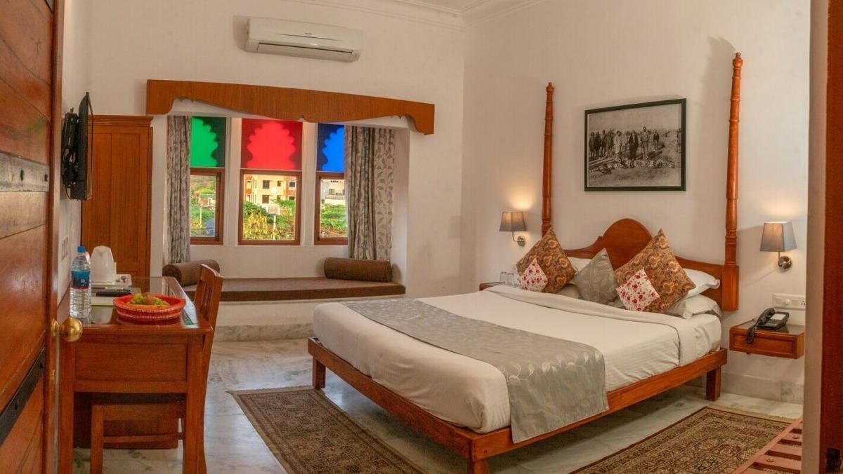 Indra Niwas Lake View Boutique Hotel Deluxe Room  9