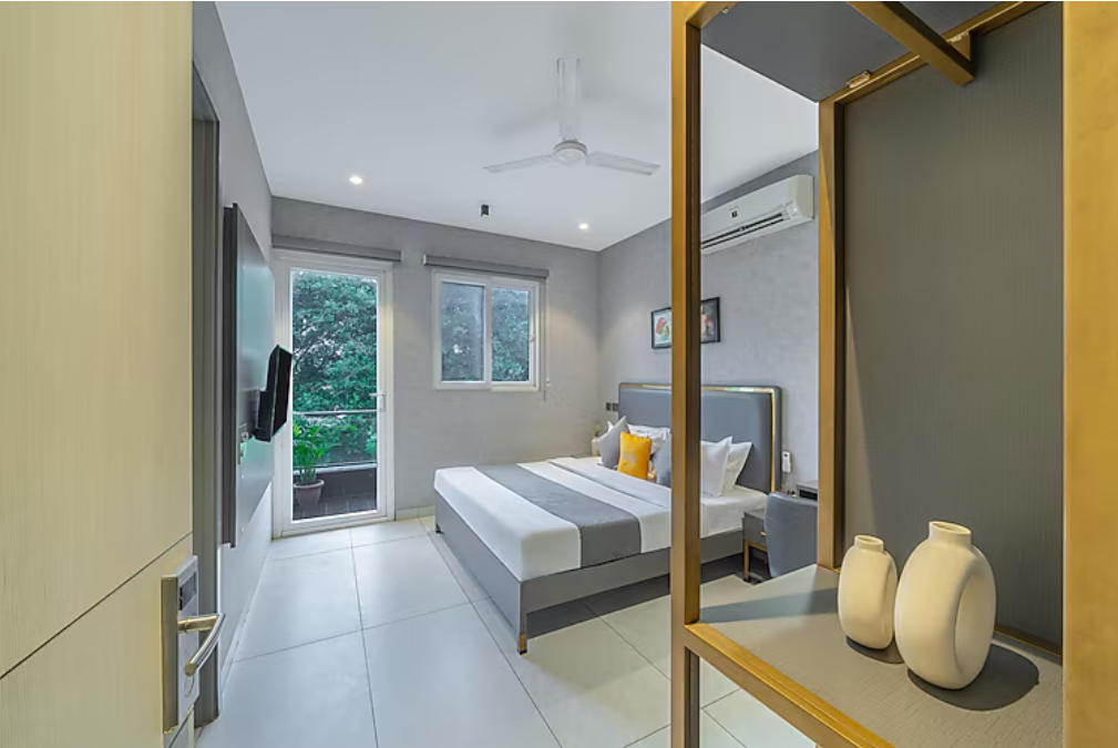 Y Stays by Lime Tree Hotels , Greater Noida Nearby India Expo Centre & Mart King room with Balcony - HI Speed WIFI