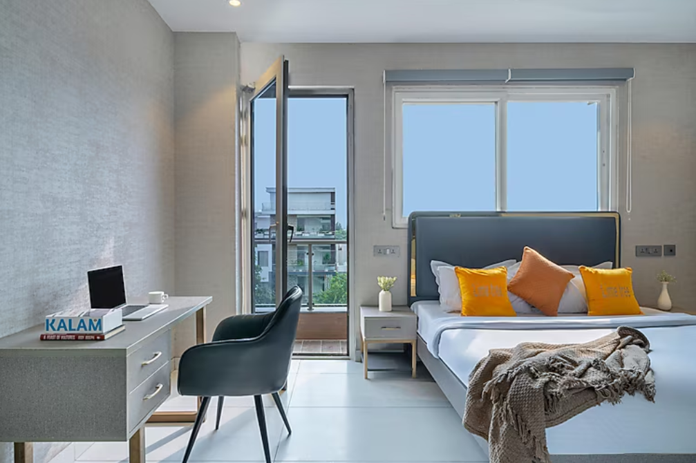 Luxury Pent House Room with Terrace Sitting