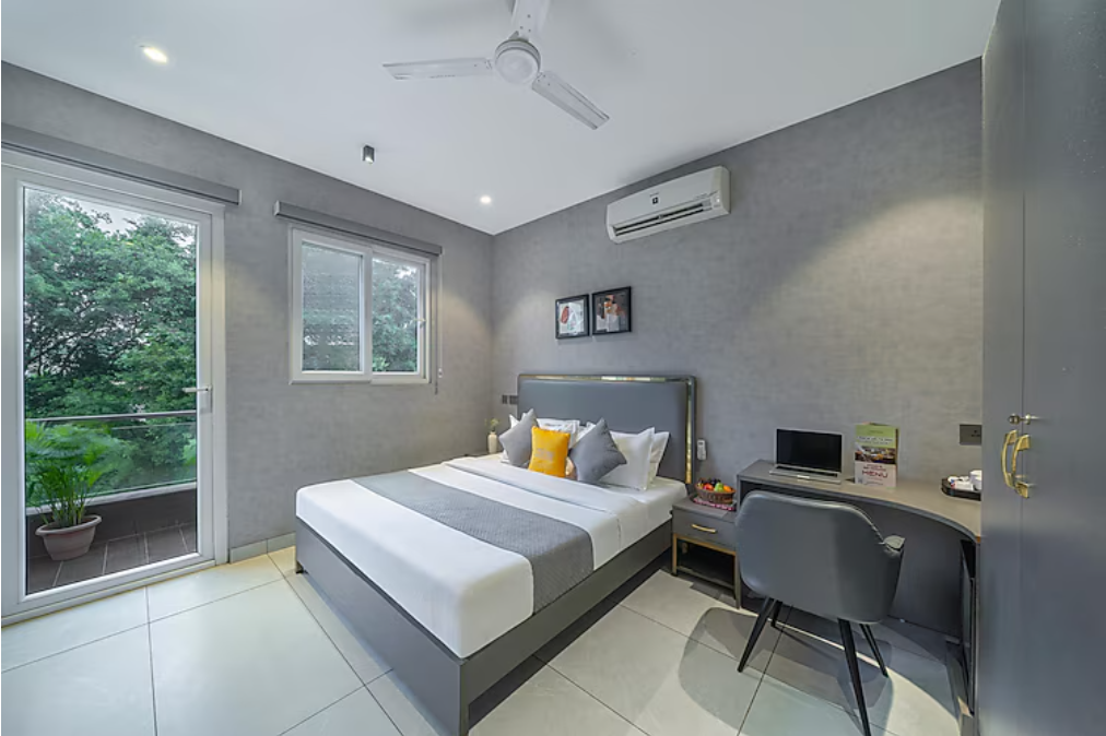 Y Stays by Lime Tree Hotels , Greater Noida Nearby India Expo Centre & Mart King room with Balcony - HI Speed WIFI 3
