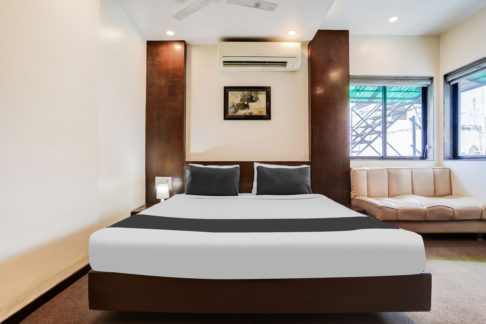 Townhouse Oak Ramdaspeth Downtown Classic 9