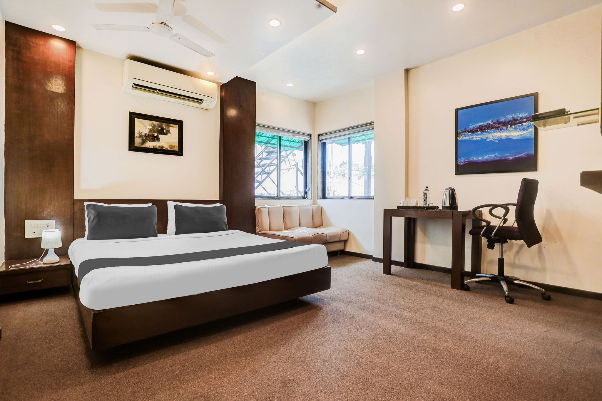 Townhouse Oak Ramdaspeth Downtown Classic 8