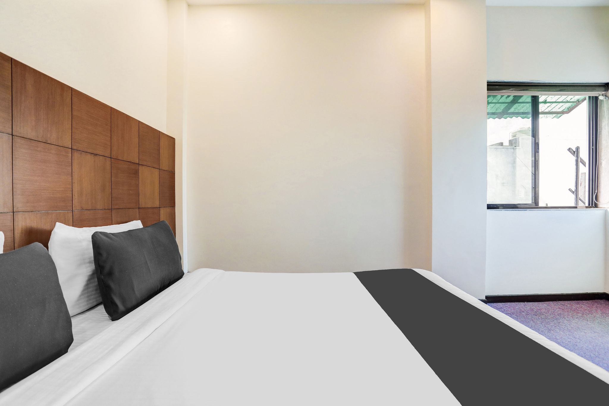 Townhouse Oak Ramdaspeth Downtown Classic 14