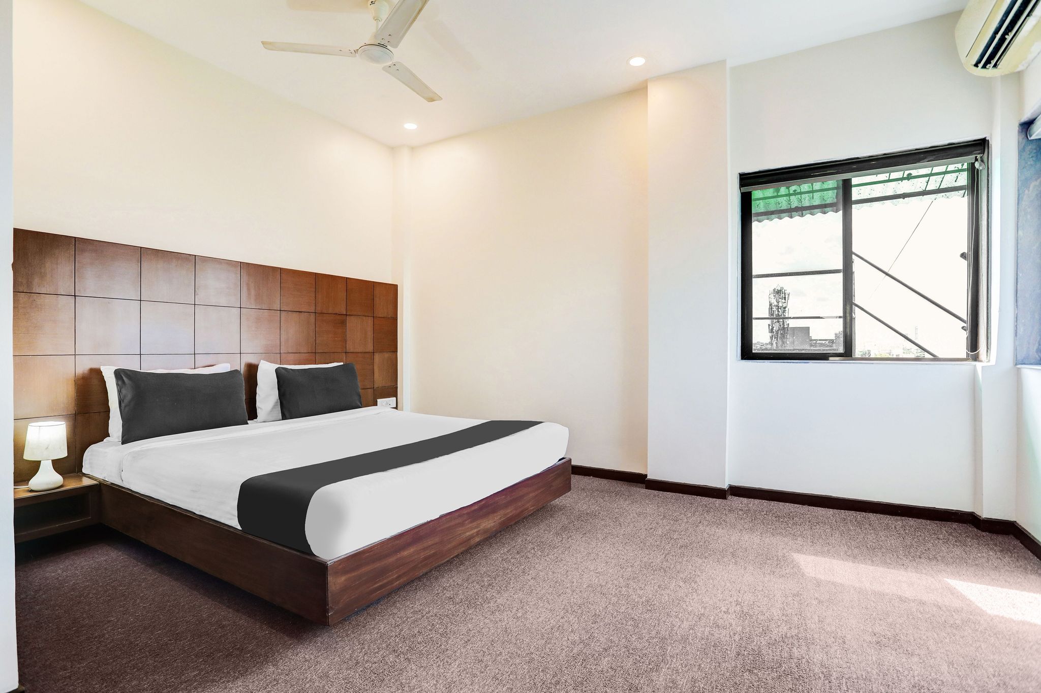 Townhouse Oak Ramdaspeth Downtown Classic 15