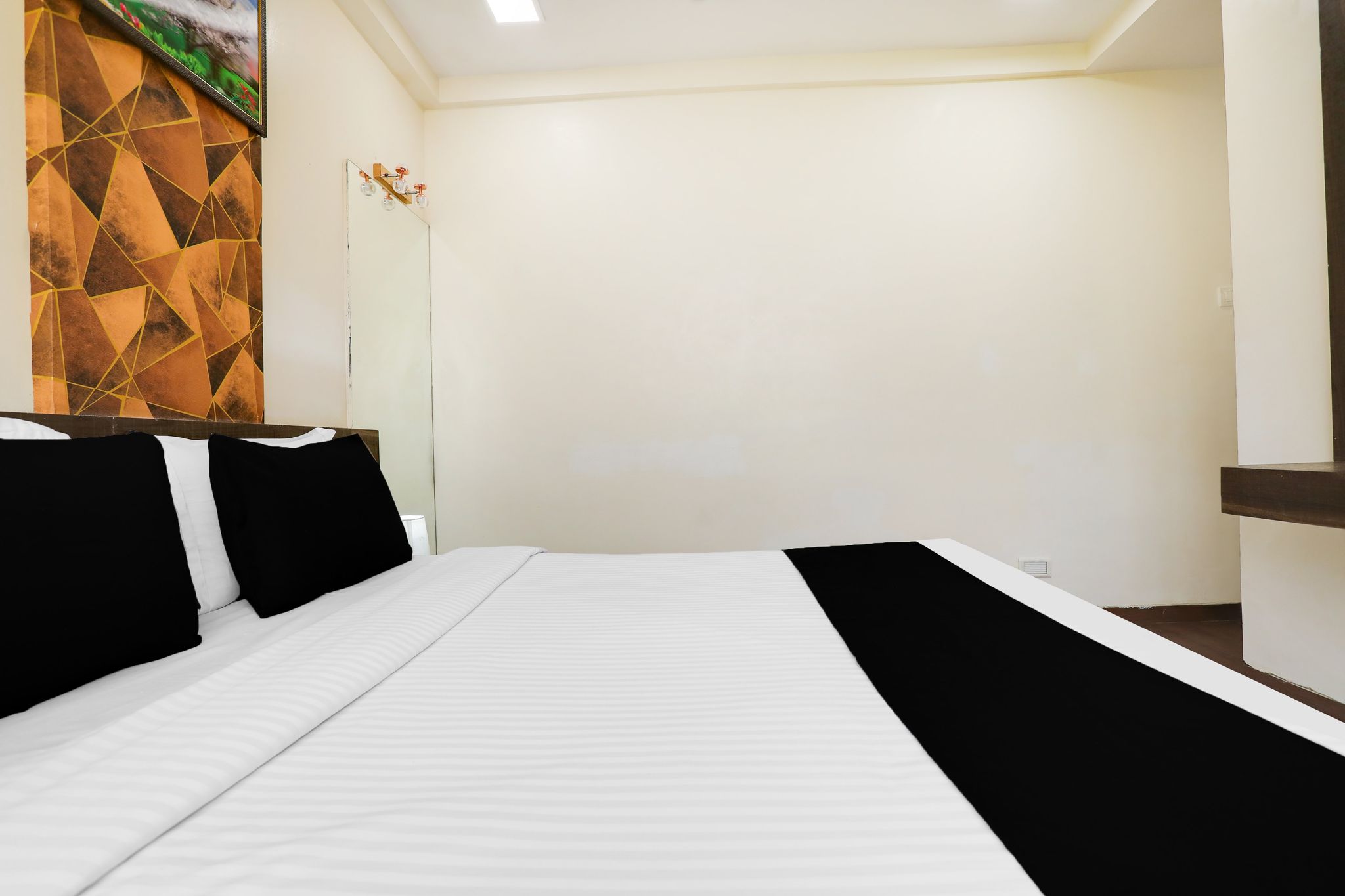 Hotel O Palkhi Road Near Sai Baba Temple Formerly Netra Sai Classic 3