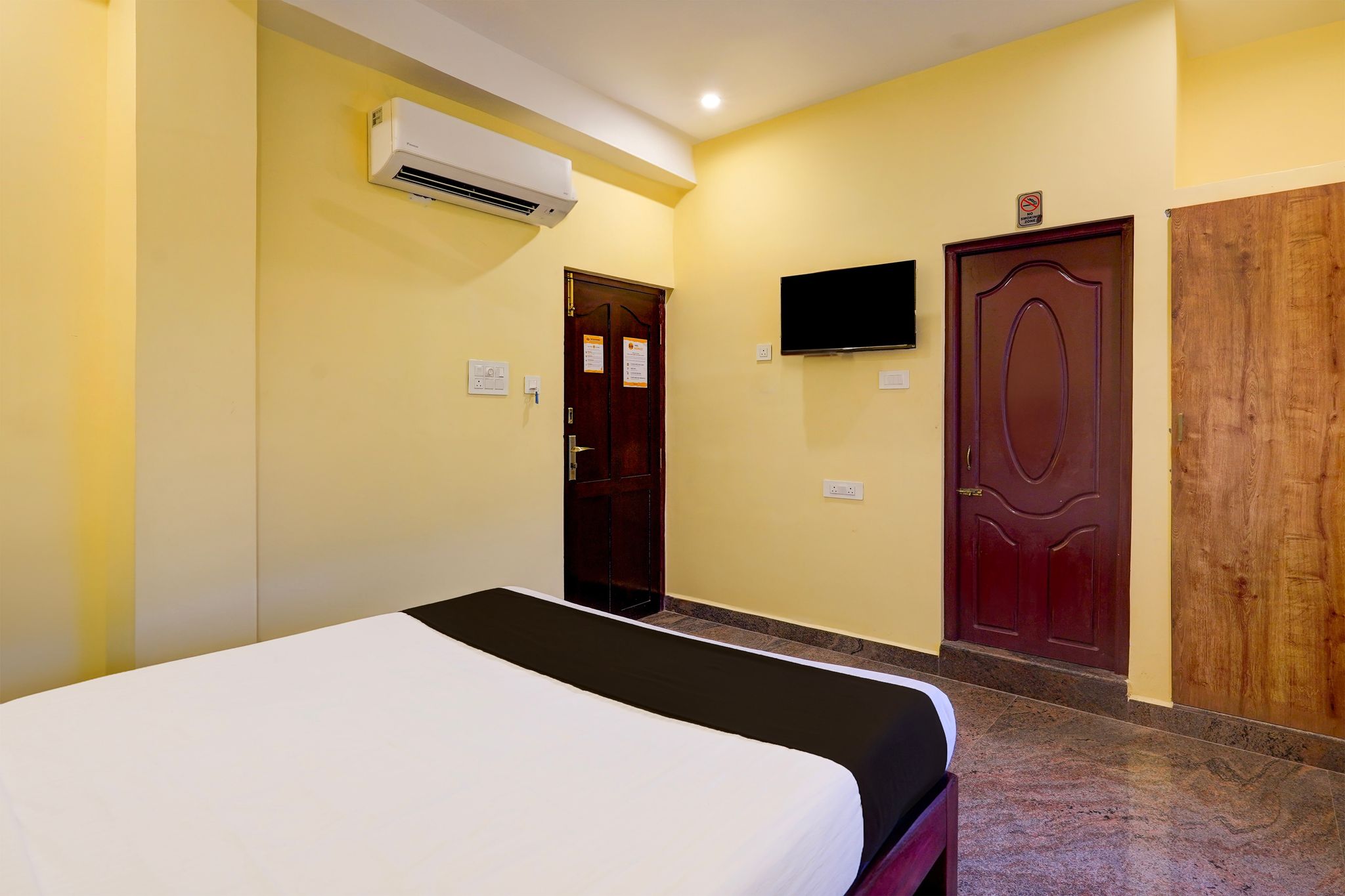 Super Townhouse White Town Rock Beach Formerly Prakasam Residency Classic 5