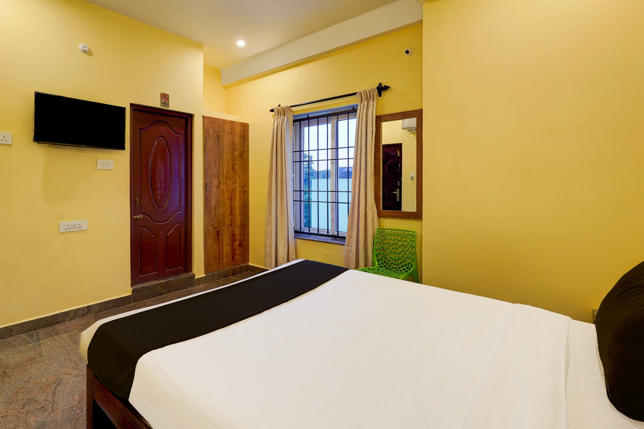 Super Townhouse White Town Rock Beach Formerly Prakasam Residency Classic 7