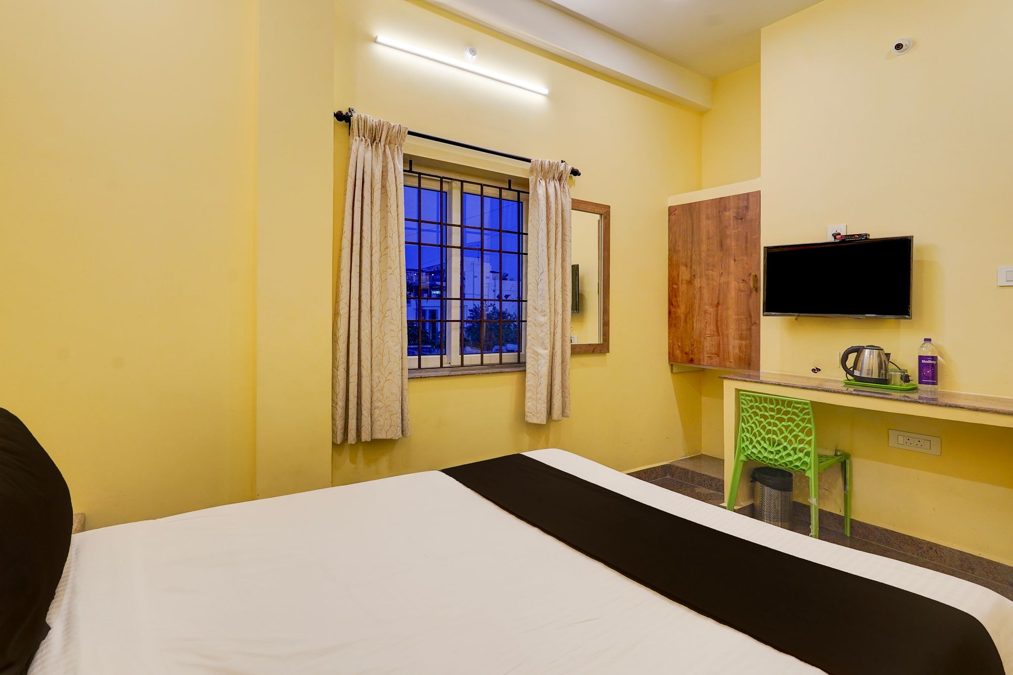 Super Townhouse White Town Rock Beach Formerly Prakasam Residency Classic 8