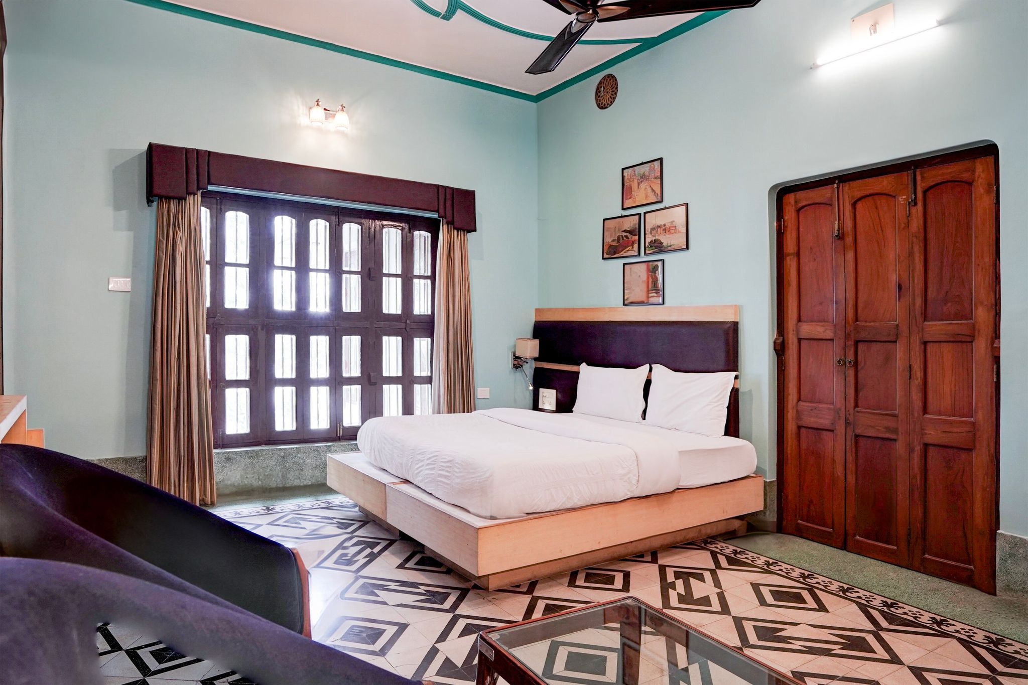 Palette by CheckIn Heritage Scindia Ghat Suite 3