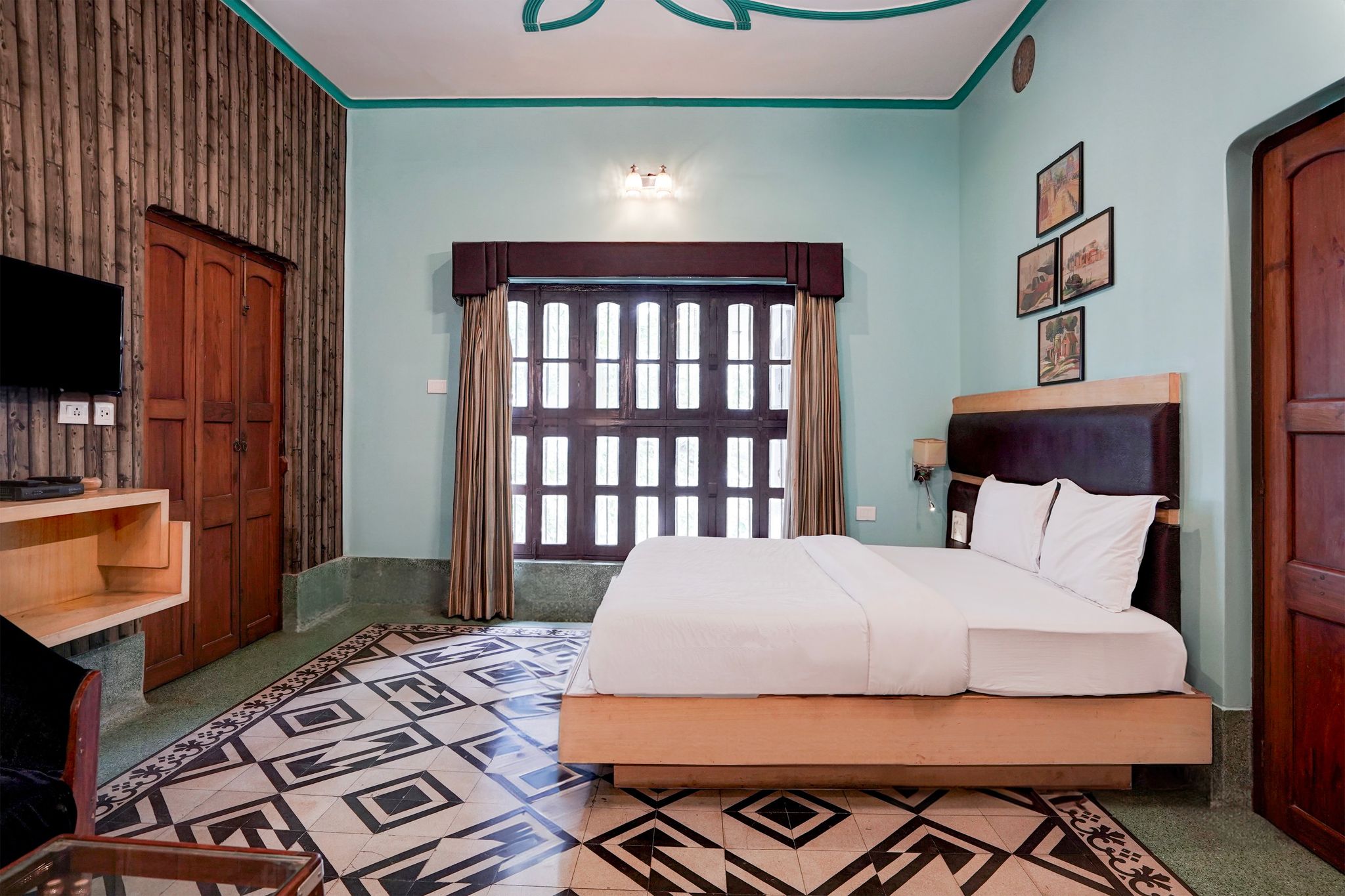 Palette by CheckIn Heritage Scindia Ghat Suite