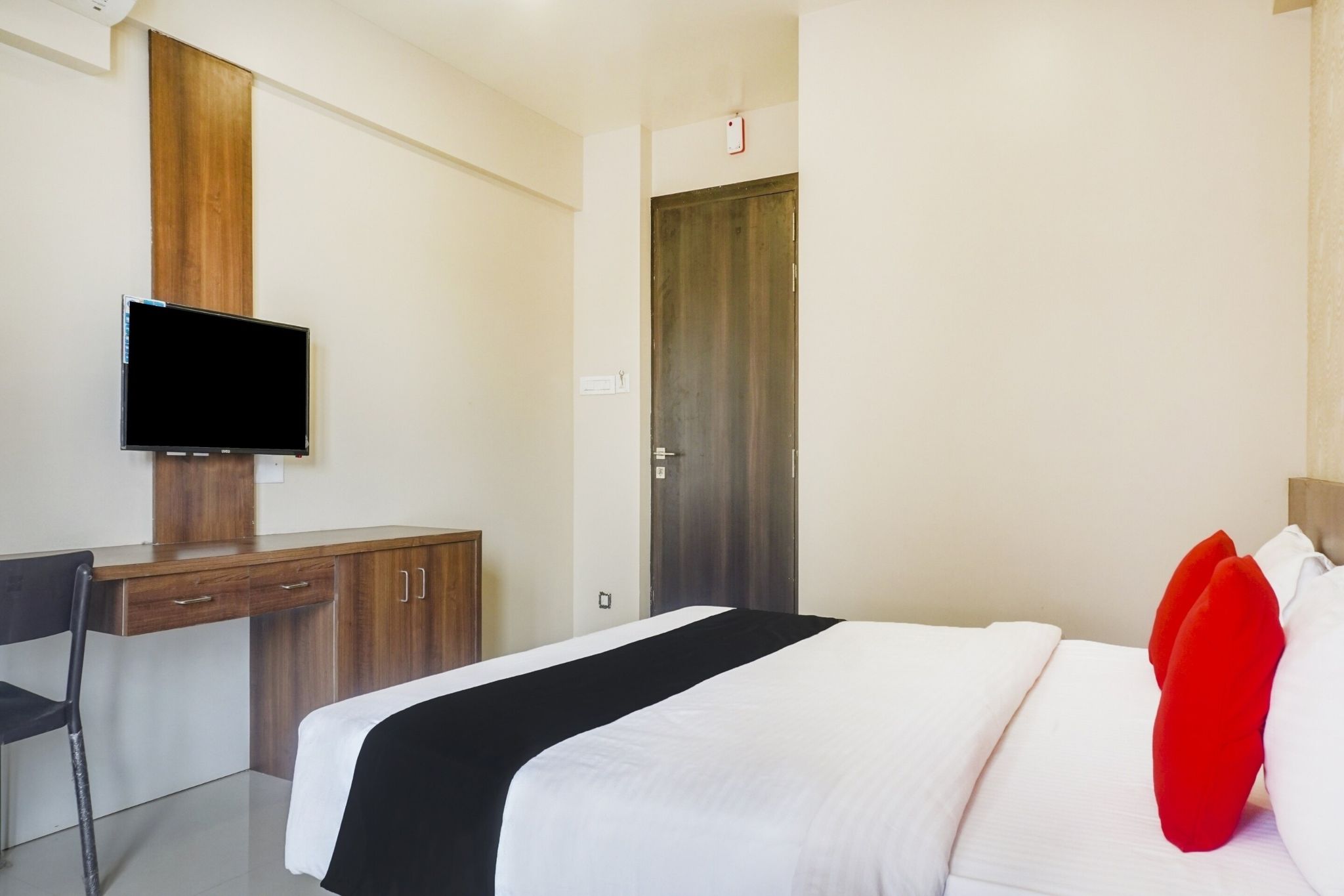 Super Townhouse Oak Viman Nagar formerly Kuber Inn Classic 8