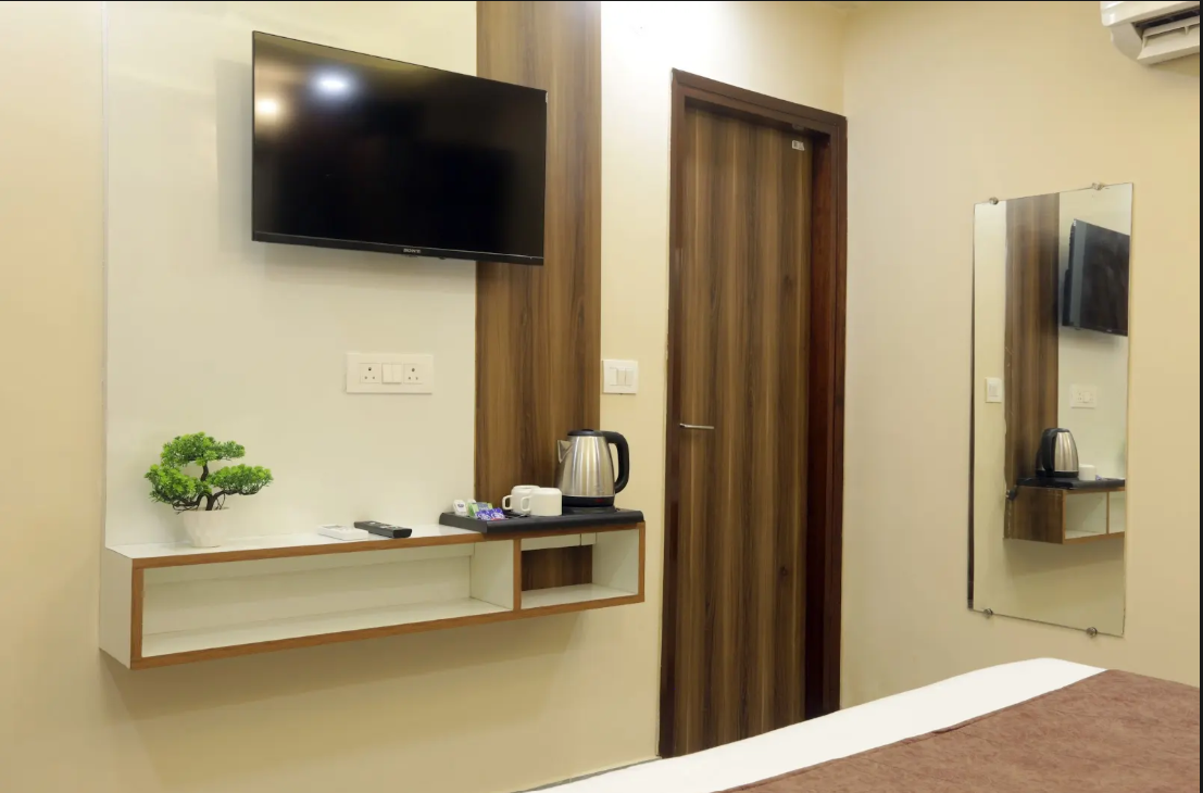 Hotel Mehak Palace By Aura Deluxe Room 12