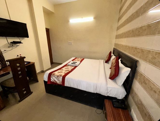 Hotel Mehak Palace By Aura Deluxe Room 4