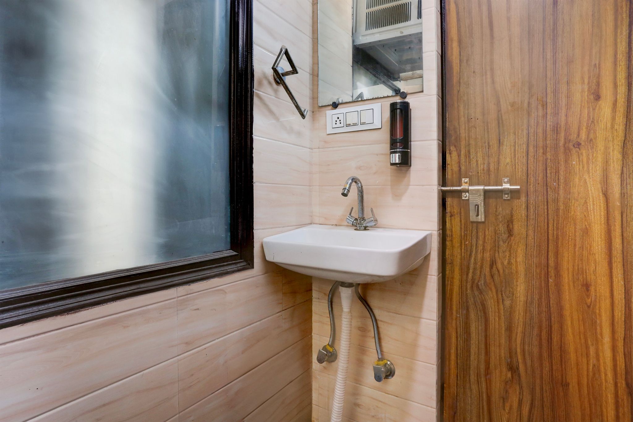 Super Hotel O Sector 25 Near Iskcon Temple Formerly Hotel Amazing House Classic 14