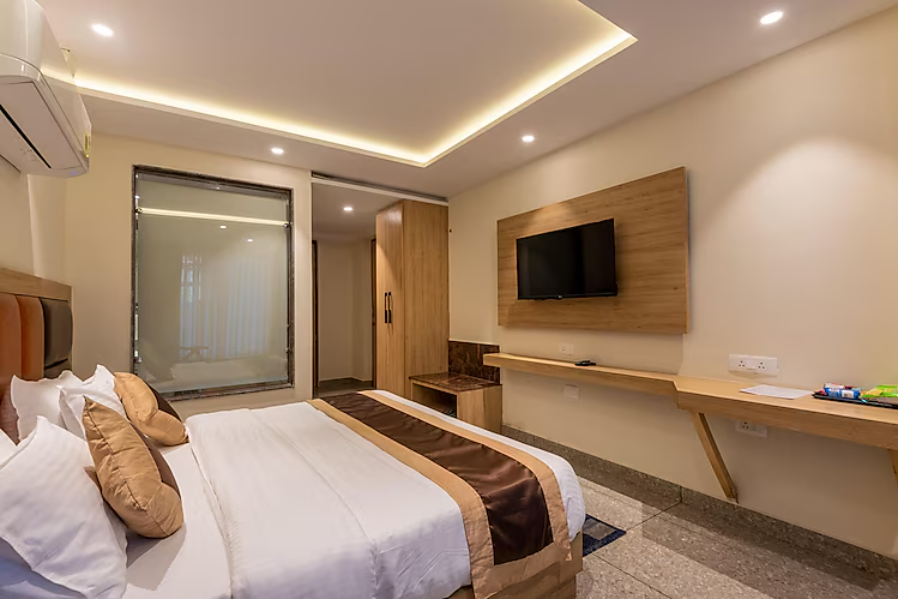 Royal Executive with Balcony View Room