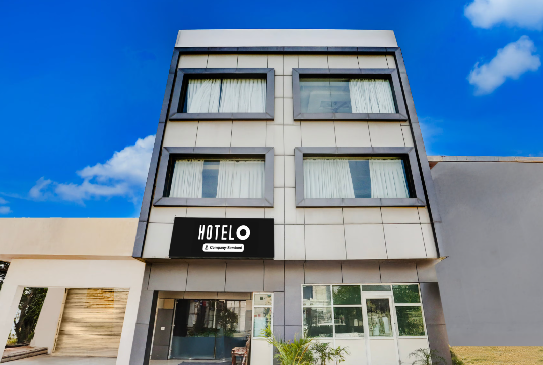 Hotel O Lohgarh Road Zirakpur Formerly JB Plaza