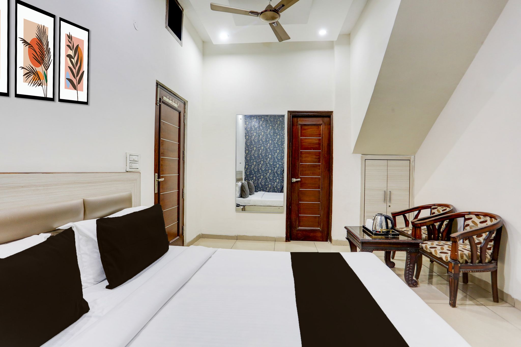 Super Hotel O Lohgarh Road Zirakpur Formerly JB Plaza Classic 3