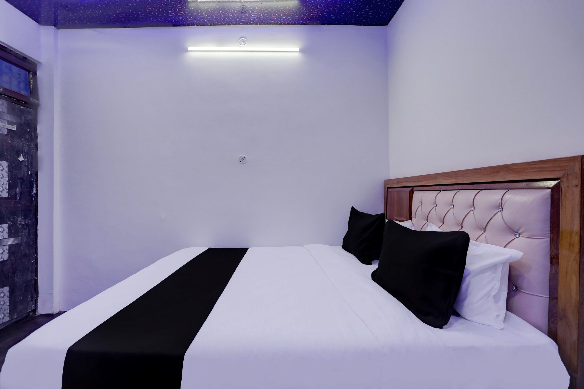 OYO 823935 Hotel Awadh Inn Classic 4