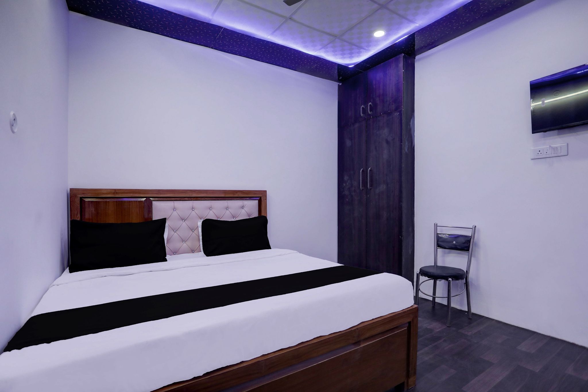 OYO 823935 Hotel Awadh Inn Classic 7