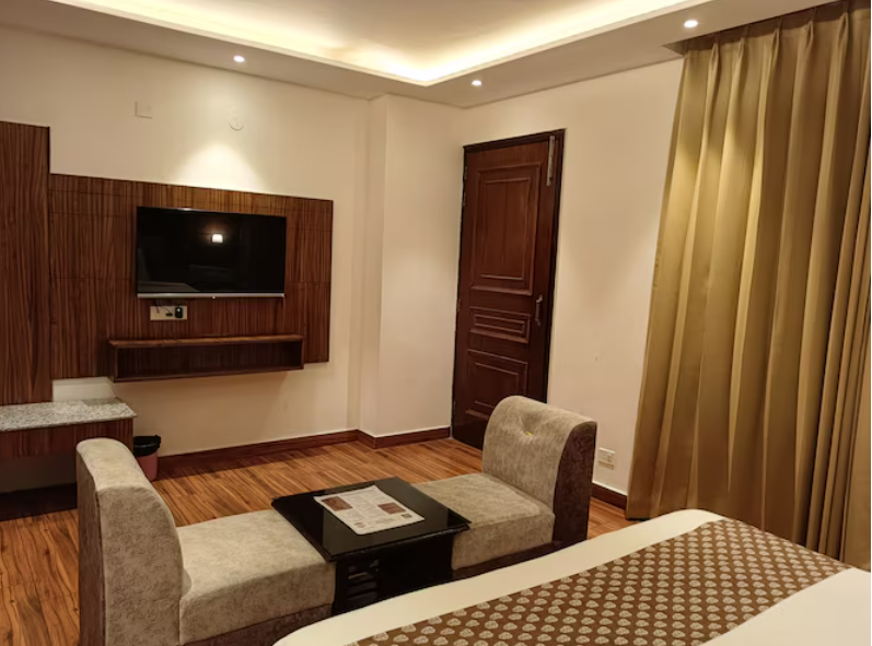 GREEN RETREAT HOTELS DELUXE ROOM WITH PRIVATE BALCONY 13
