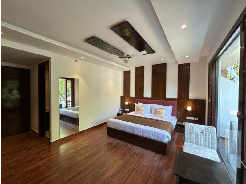 GREEN RETREAT HOTELS DELUXE ROOM WITH PRIVATE BALCONY 5