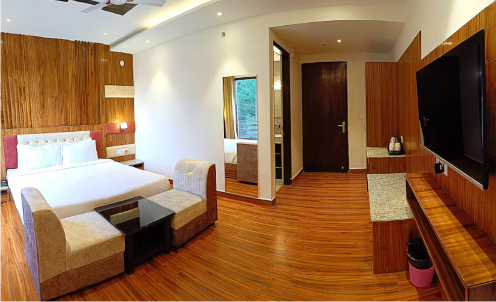 GREEN RETREAT HOTELS DELUXE ROOM WITH PRIVATE BALCONY 4
