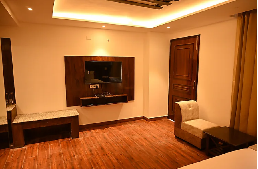 GREEN RETREAT HOTELS DELUXE ROOM WITH PRIVATE BALCONY 10