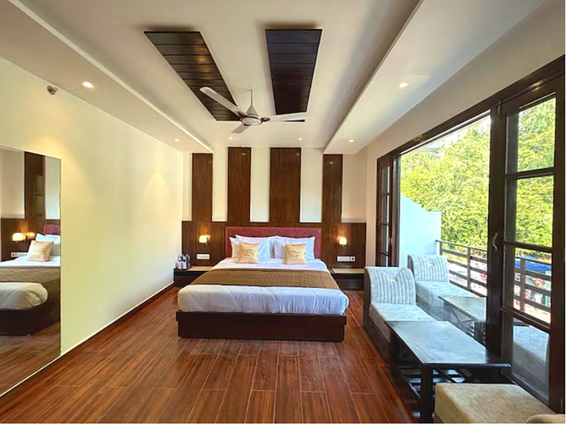 GREEN RETREAT HOTELS DELUXE ROOM WITH PRIVATE BALCONY 2