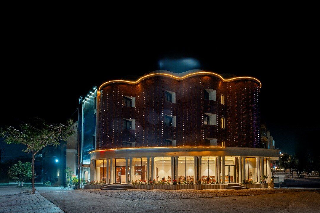  Hotel Benchmark Premier