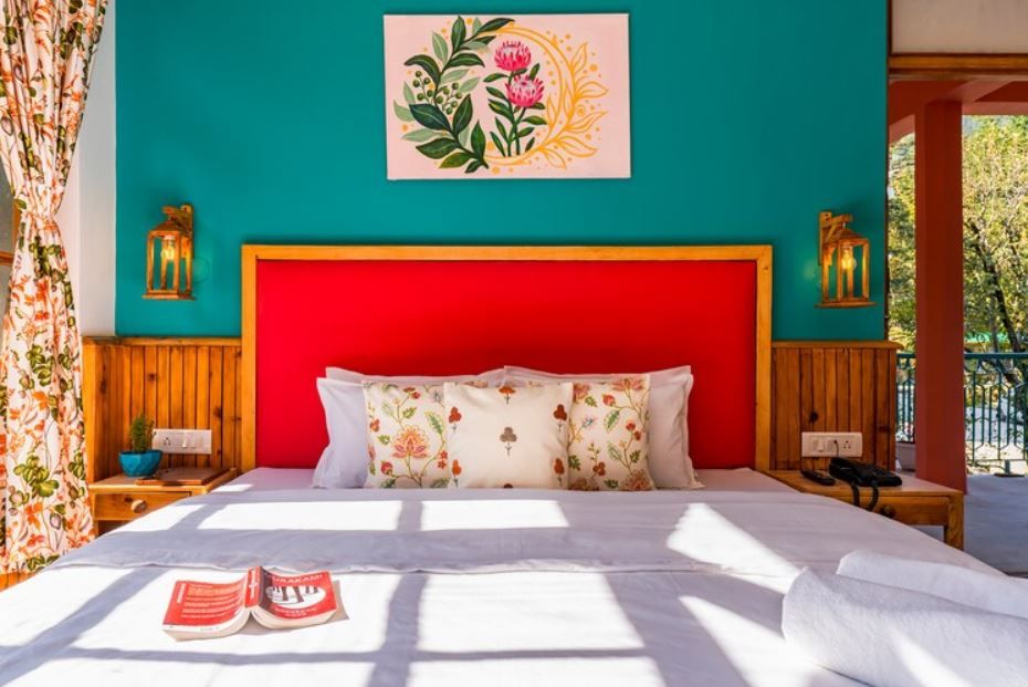 Deluxe Valley Facing Room