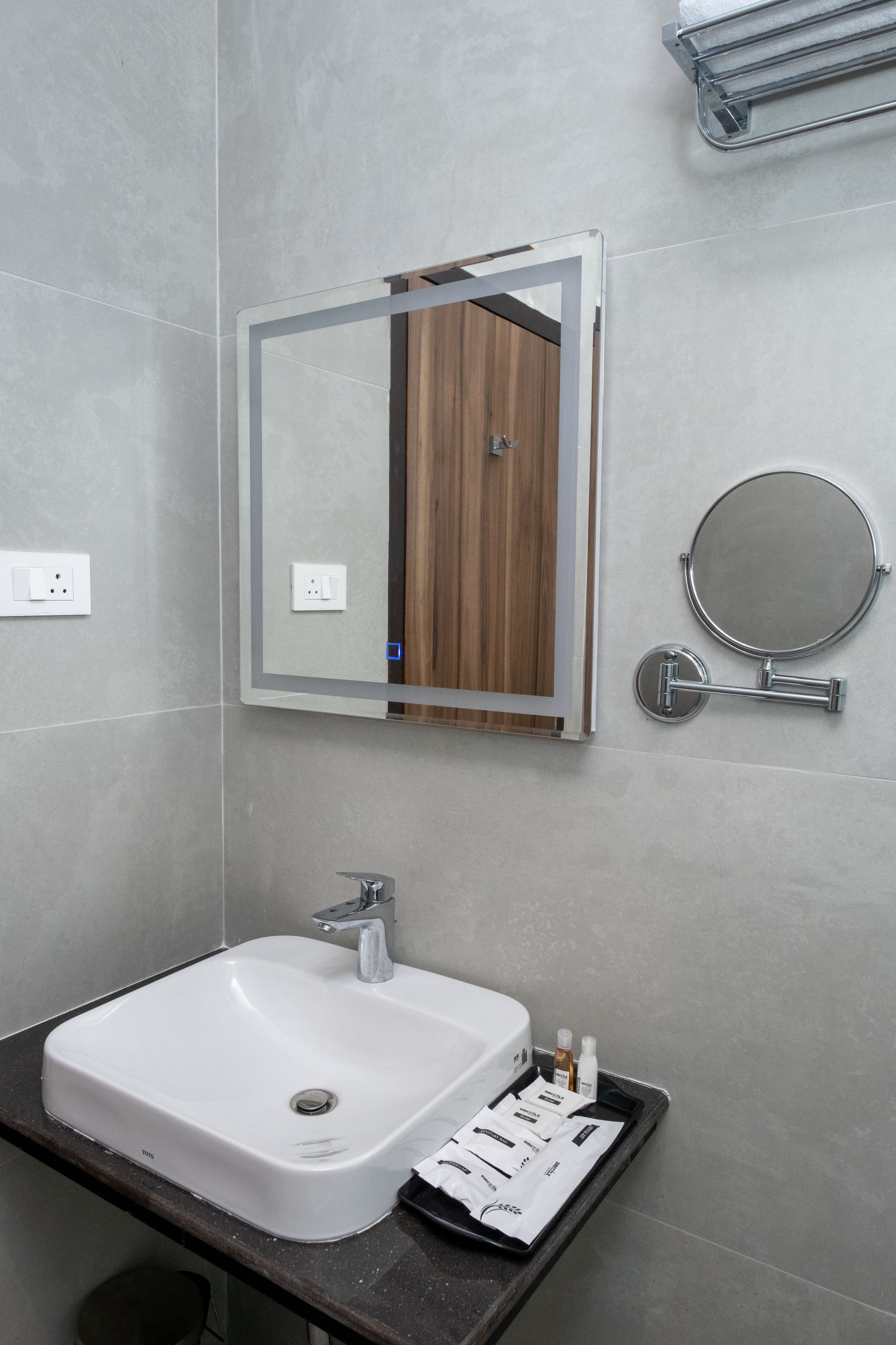 Drizzle Residence Deluxe Room 3