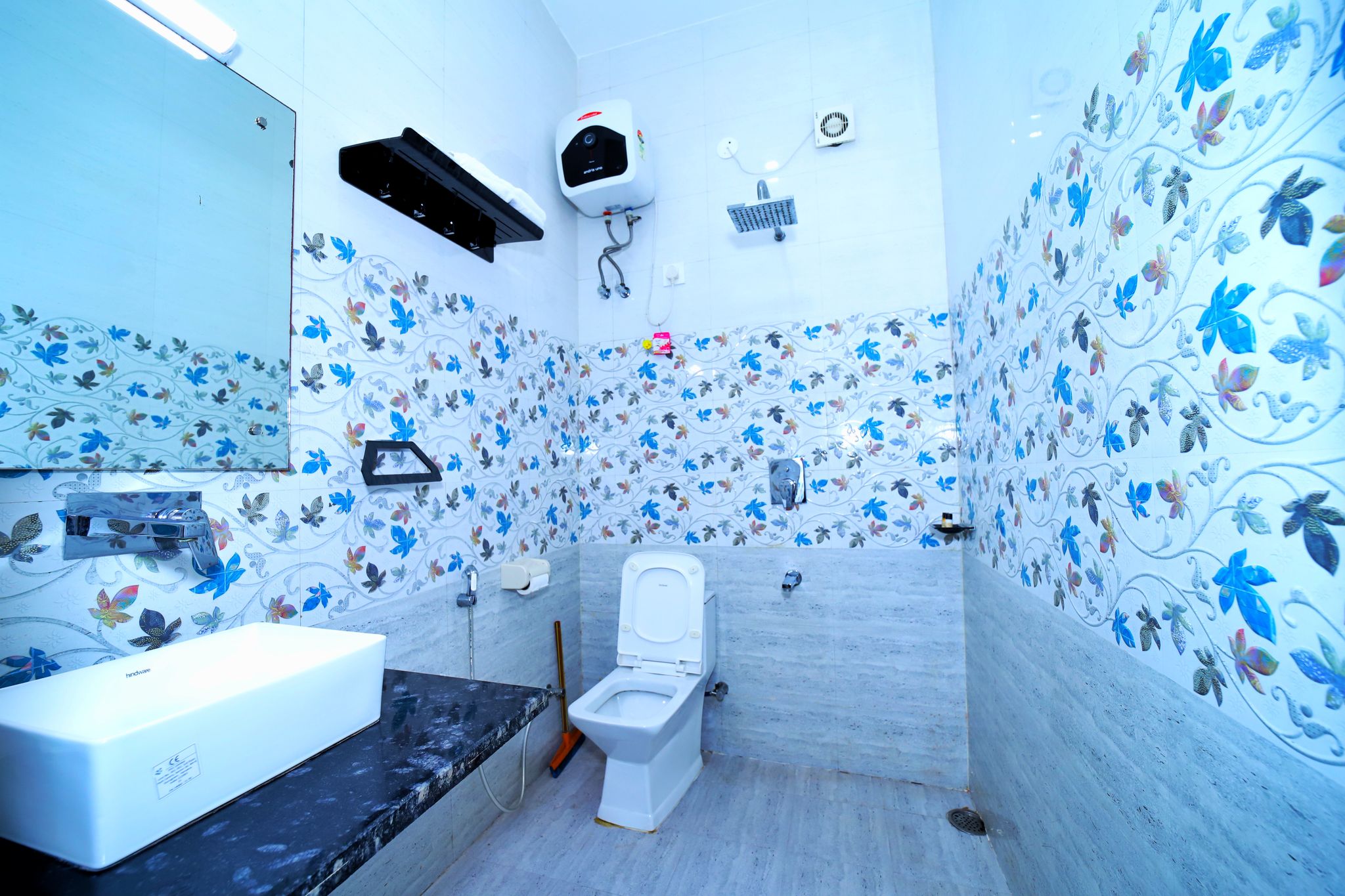 Deluxe King Room with Garden View