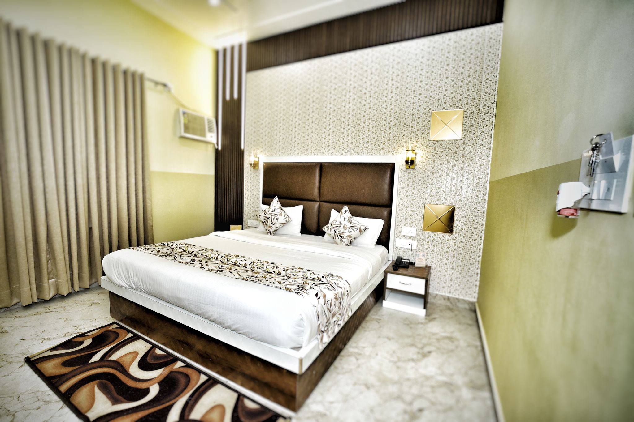 Deluxe King Room with Garden View