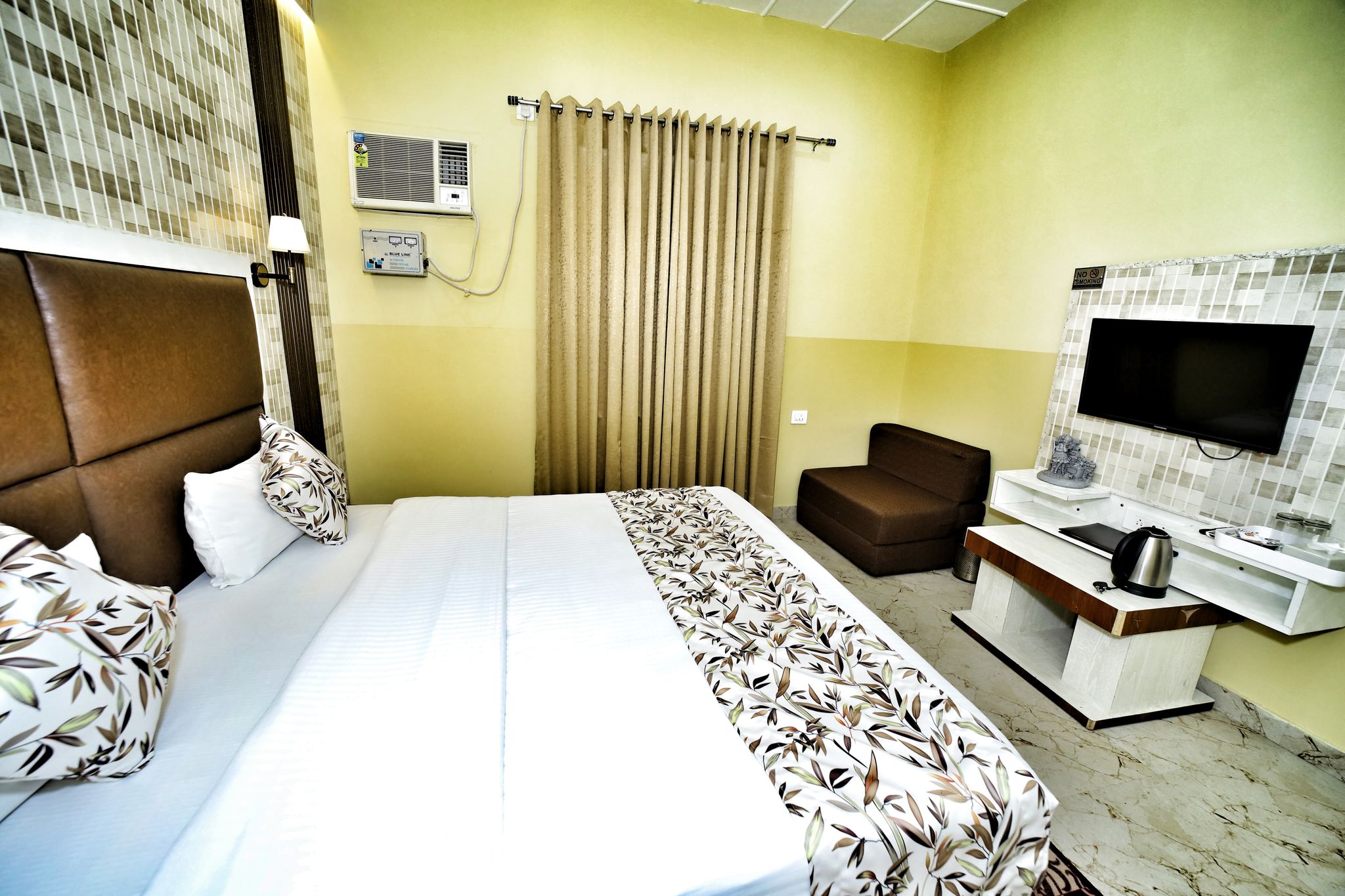 Deluxe King Room with Garden View